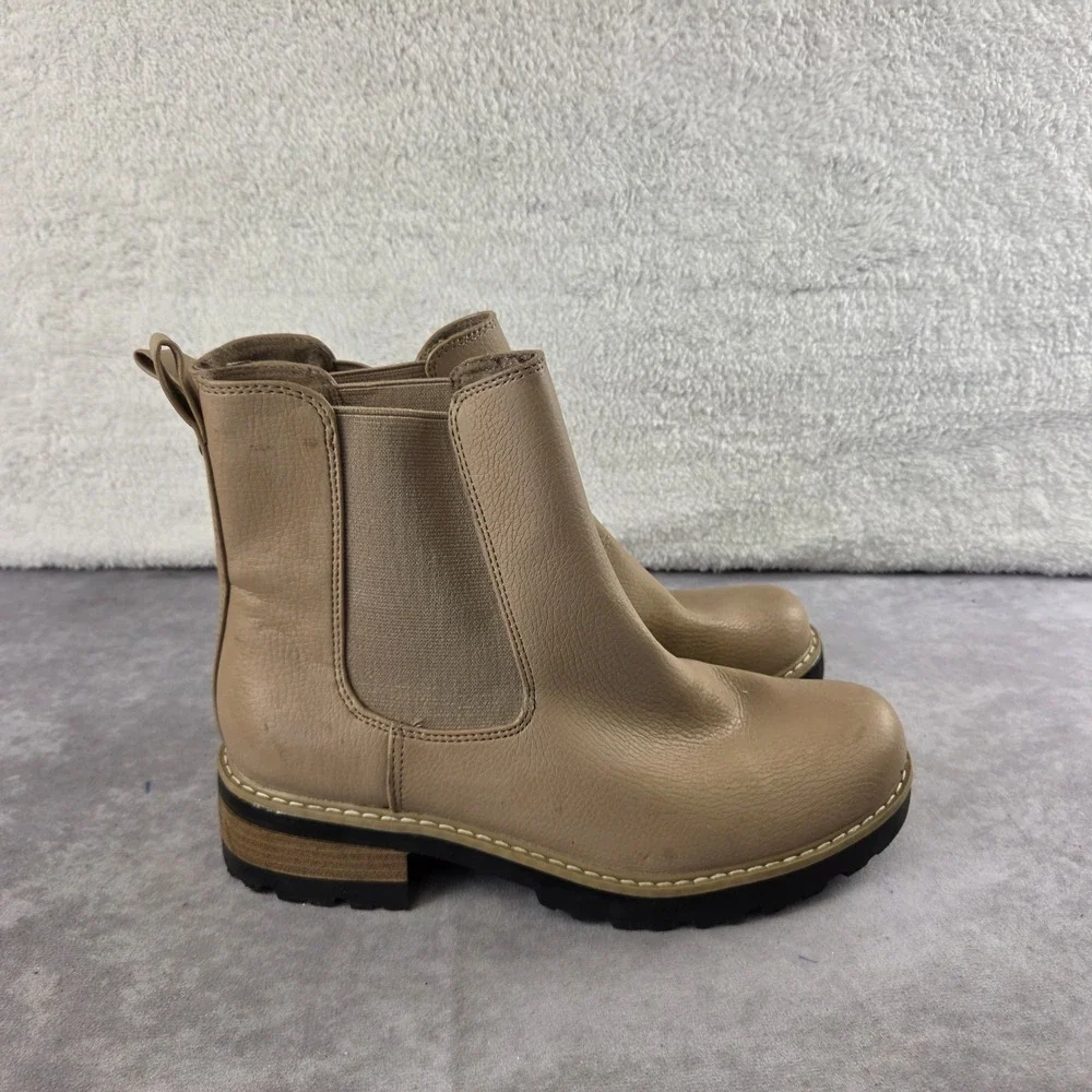 Universal Thread Womens Tan Beige Chelsea Ankle Boots Lug Sole Size 8.5 S2152